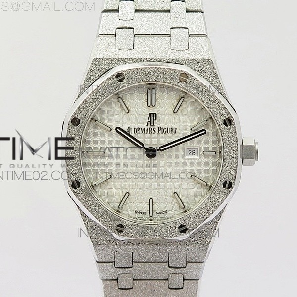 OM공장 오데마피게 로얄오크 15000 프로스티드골드 실버다이얼 ROYAL OAK 33MM 15000 SATIN-POLISHED SS WHITE DIAL ON SS BRACELET QUARTZ