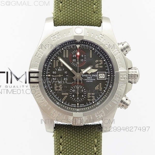 브라이틀링 스카이랜드 어벤져 티타늄 그레이 숫자다이얼 Breitling Skyland Avenger Titanium Gray Numeral Dial